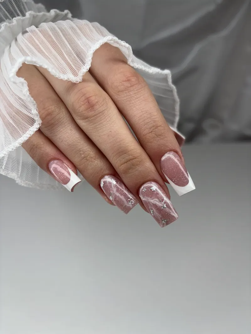 Bela francoska s srebrnim marmorjem in glitterjem
